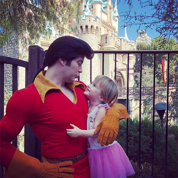 Kelly Clarkson, River Rose Blackstock, Daughter, Disneyland, Gaston Kelly Clarkson, River Rose Blackstock, Daughter, Disneyland, Gaston